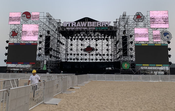 廈門草莓音樂節舞臺搭建服務案例