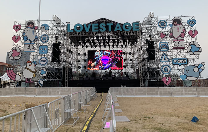 廈門草莓音樂節舞臺搭建服務案例