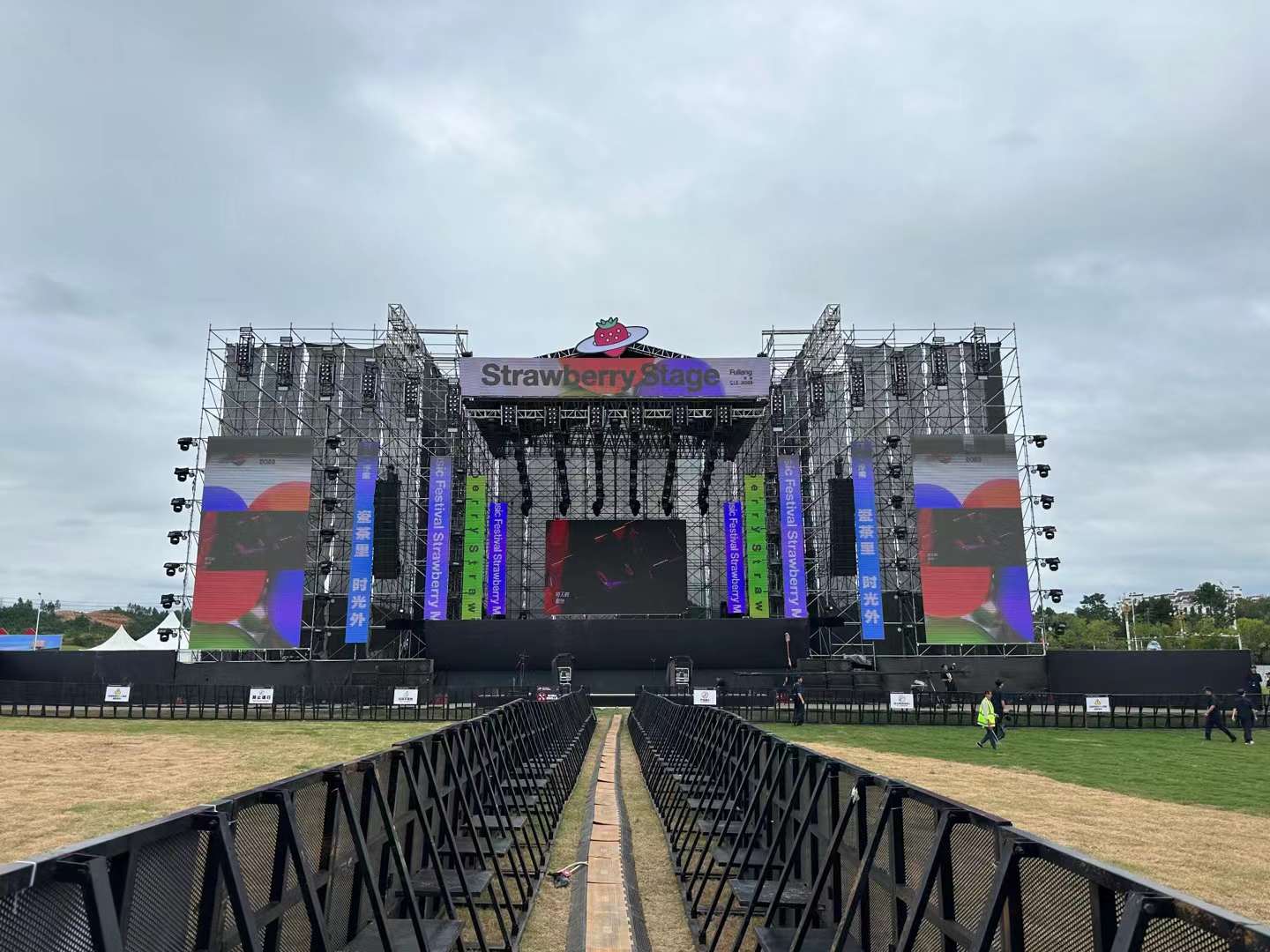 令消費者叫絕的舞臺幕后使用的燈光音響租賃設備