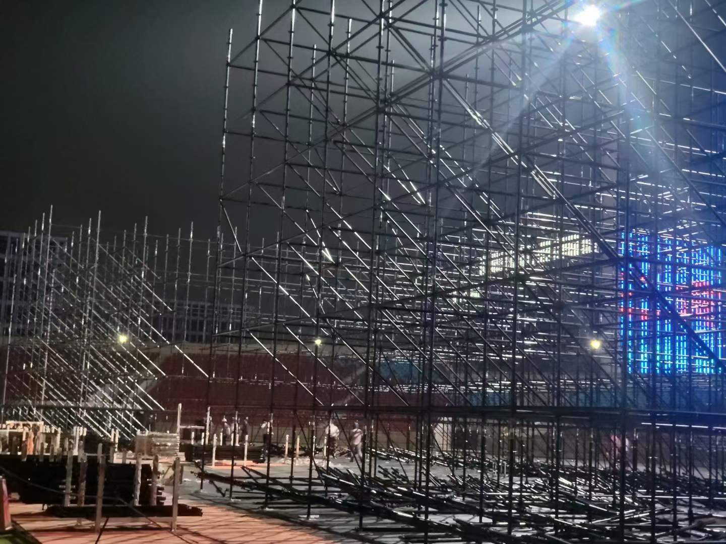 演出舞臺搭建頻繁安全措施如何到位？