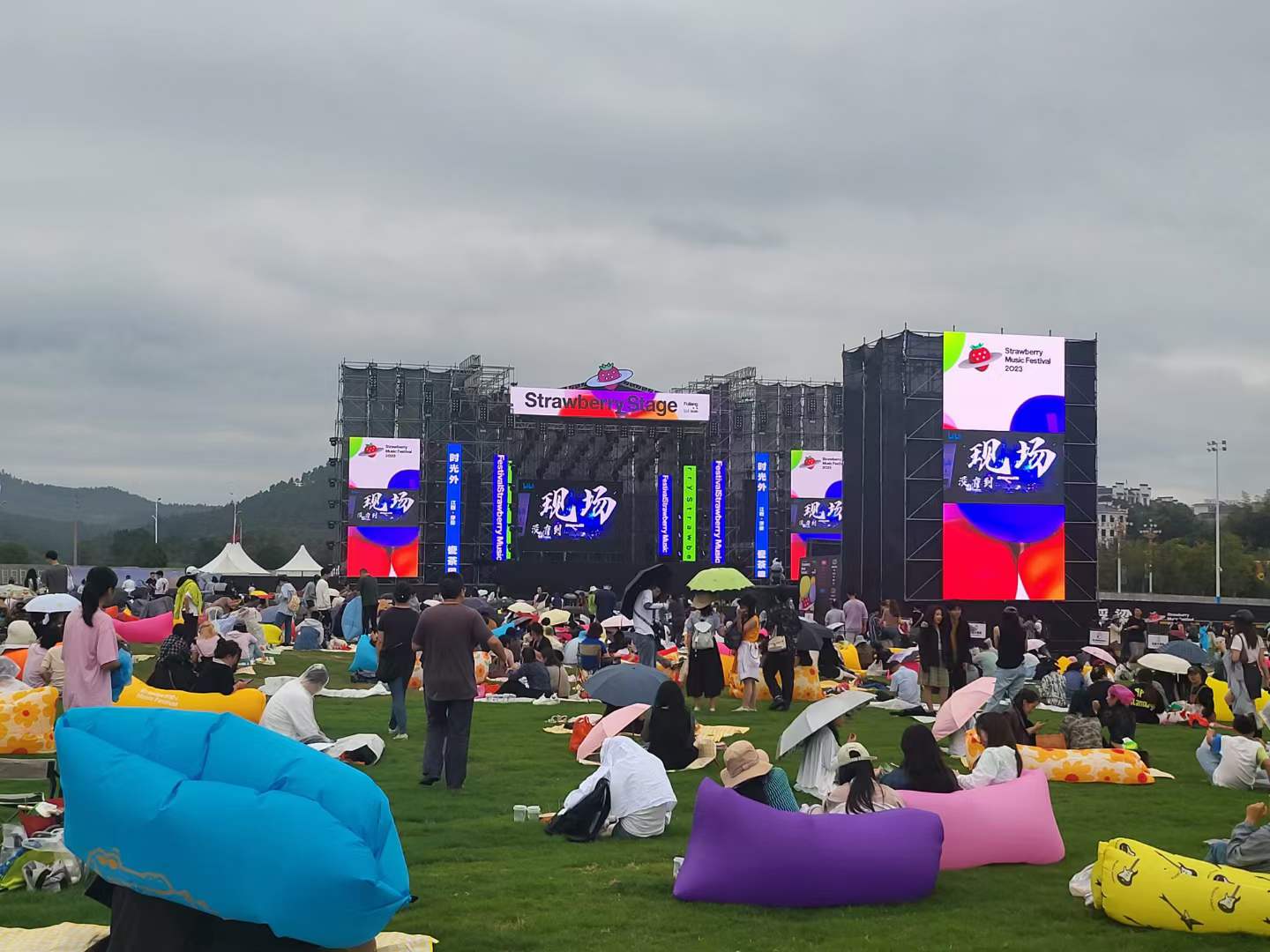 為什么他家的演出舞臺燈光租賃設備受歡迎呢？