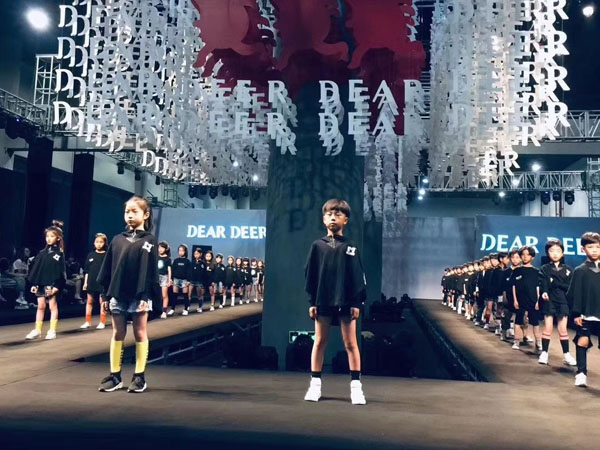 迪迪鹿童裝時裝發(fā)布會桁架租賃案例