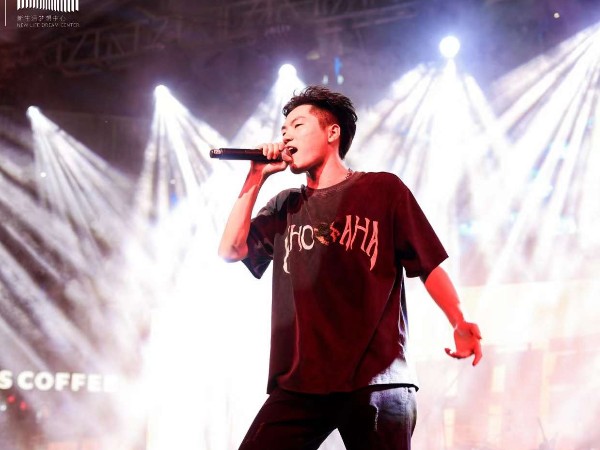 海曙印象城撒花音樂節(jié)寧波舞臺燈光租賃成功案例