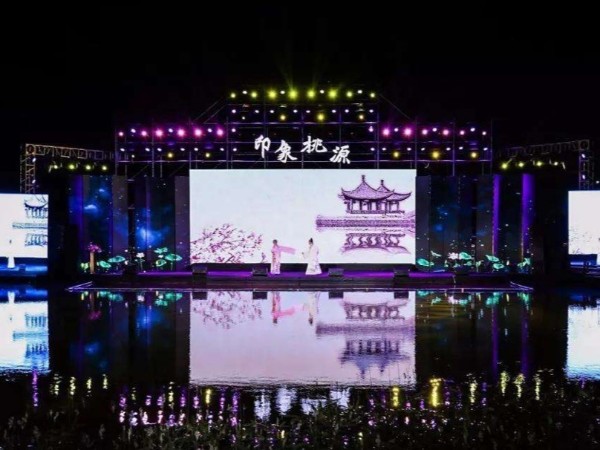 舞臺(tái)搭建安裝不容出錯(cuò)，否則后果可想而知。