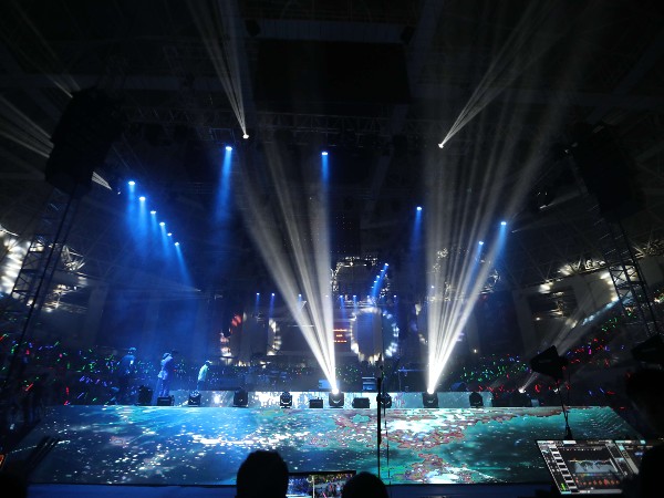 燈光租賃效果要好離不開專業(yè)燈光師