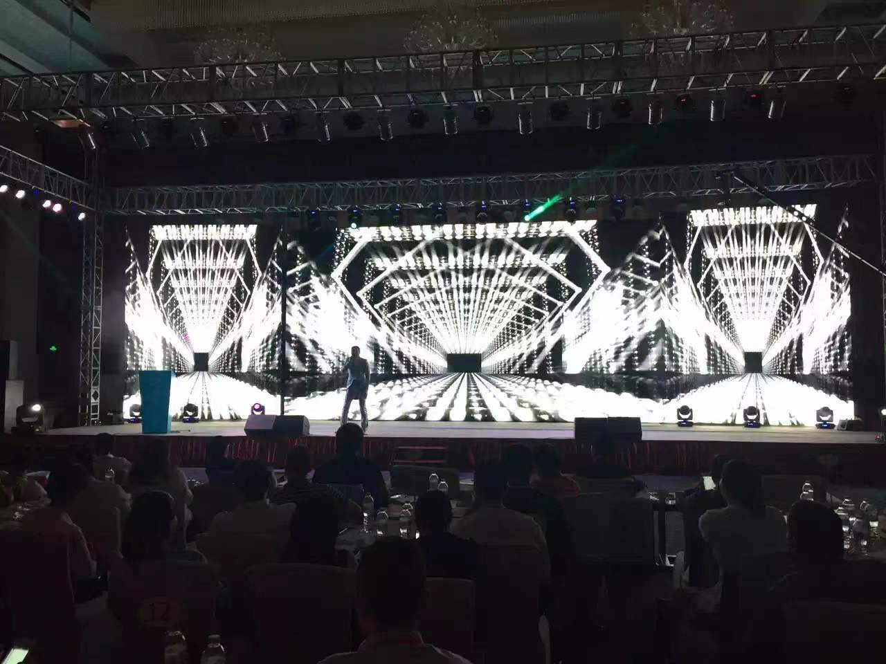 寧波元旦晚會搭配燈光租賃設備找誰？