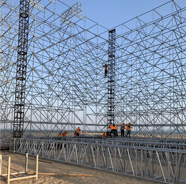 帶你參觀草莓音樂節(jié)舞臺搭建全過程