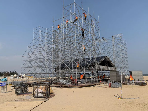 帶你參觀草莓音樂節(jié)舞臺搭建全過程