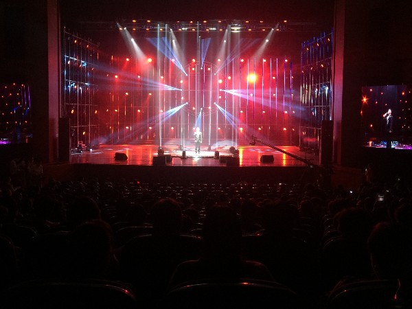 戶外演出需租賃的舞臺設備與注意事項