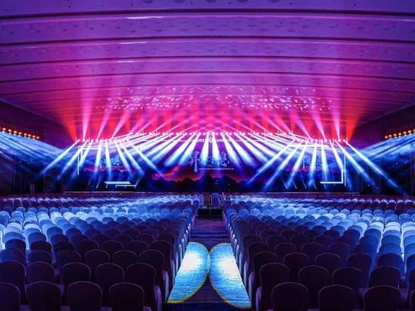 找專業舞臺燈光出租通過哪些方面找到？