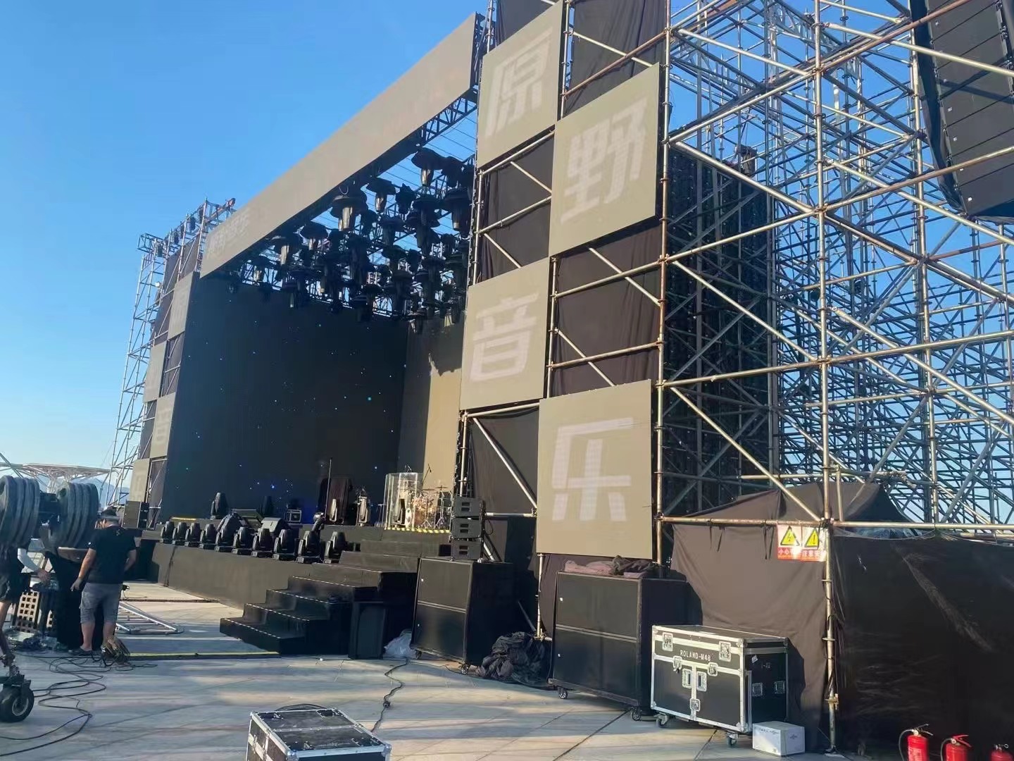 雜亂的市場舞臺搭建服務供應商選擇小秘密