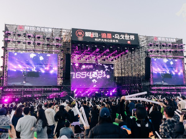 舞臺燈光遇到問題怎么辦？找燈光設備租賃企業