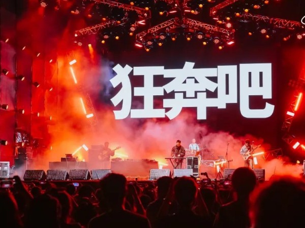 挑選演出舞臺(tái)燈光租賃設(shè)備一站式服務(wù)企業(yè)