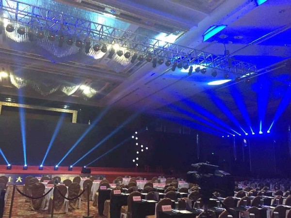 2022年被客戶青睞的燈光設(shè)備租賃